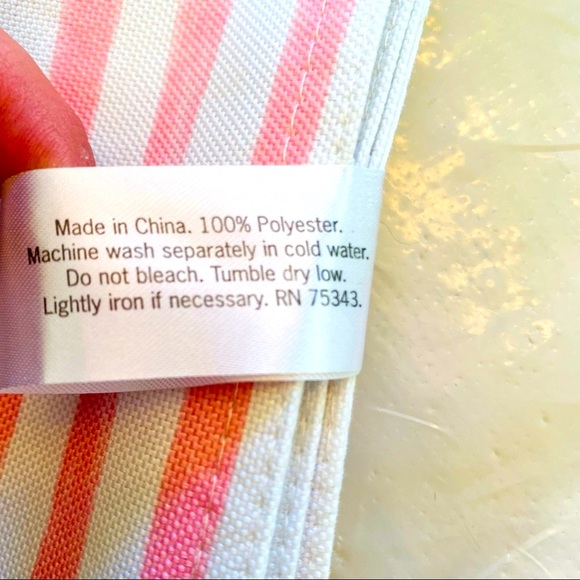 Tabitha Webb placemats in pink and white cotton. Set of 4 - Picture 4 of 5